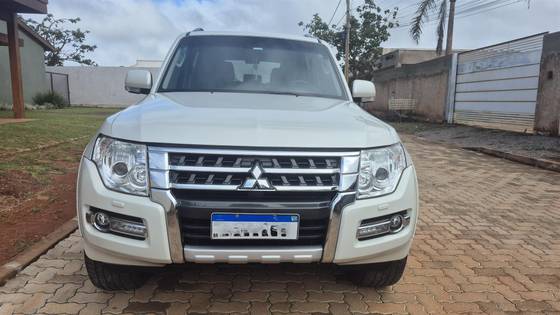 MITSUBISHI PAJERO 3.2 HPE 4X4 7 LUGARES 16V TURBO INTERCOOLER DIESEL 4P AUTOMÁTICO MITSUBISHI PAJERO 3.2 HPE 4X4 7 LUGARES 16V TURBO INTERCOOLER DIESEL 4P AUTOMÁTICO